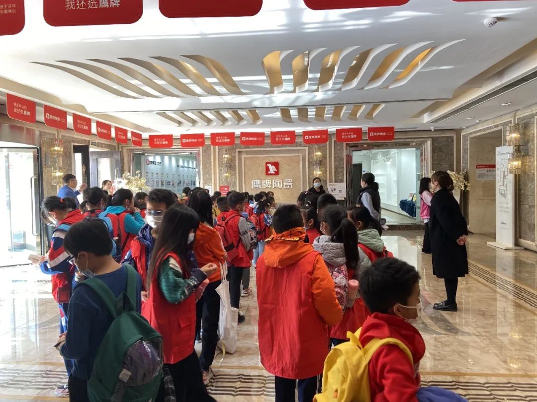 爭做未來接班人——2022佛山傳媒集團職工子女冬令營走進鷹牌！(圖1)