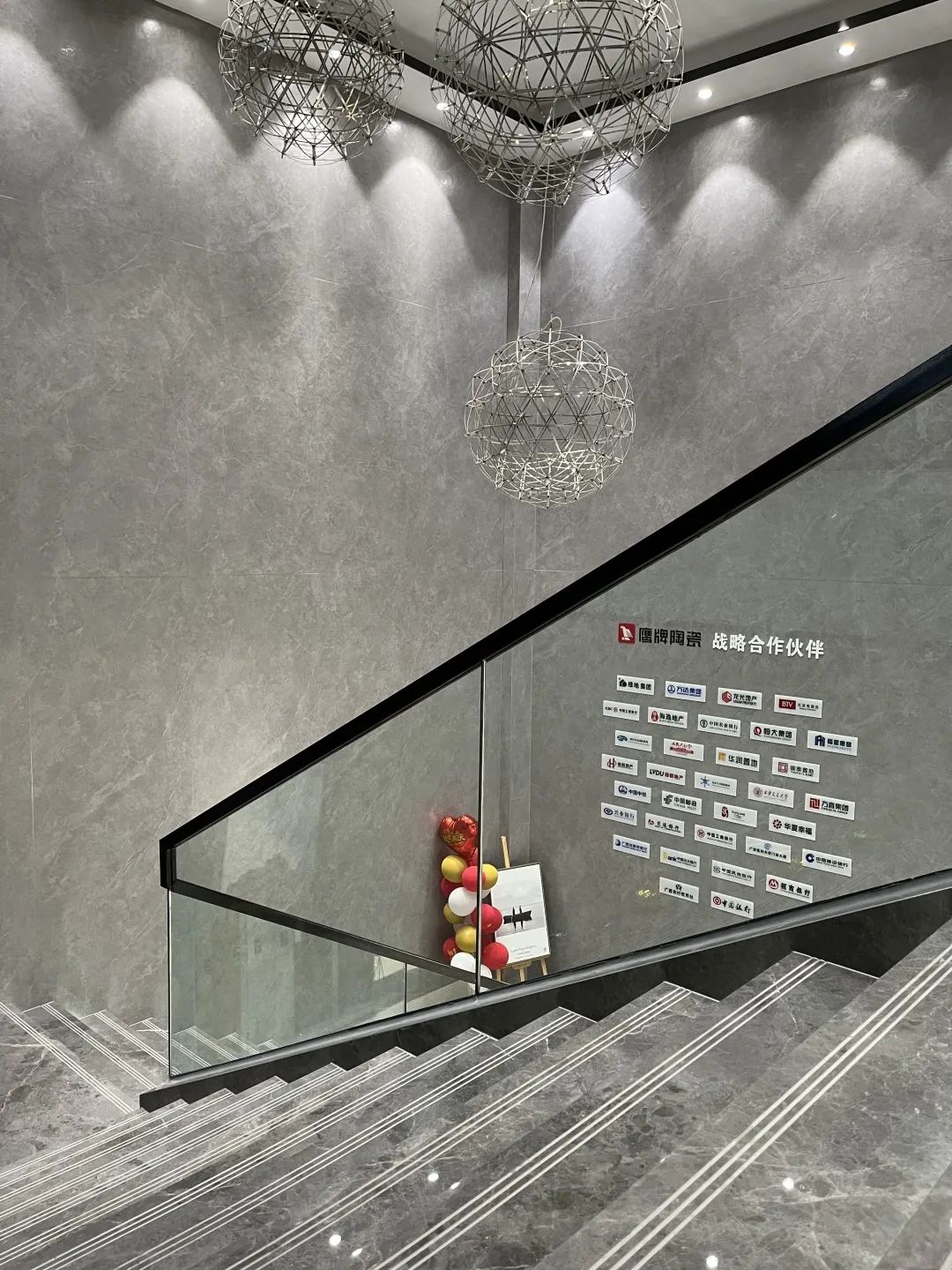 鷹牌墻地專家店｜廣西?南寧——以全新面貌華麗綻放，演繹現(xiàn)代時(shí)尚輕奢格調(diào)(圖23)