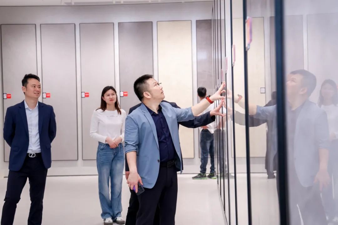 新鷹牌 創未來｜鷹牌新總部展廳盛大揭幕&中國瓷IP新品隆重上市！(圖5)