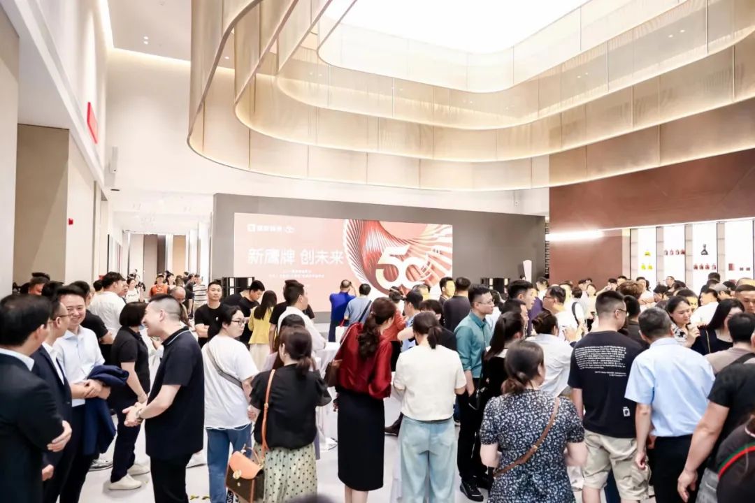 新鷹牌 創未來｜鷹牌新總部展廳盛大揭幕&中國瓷IP新品隆重上市！(圖14)