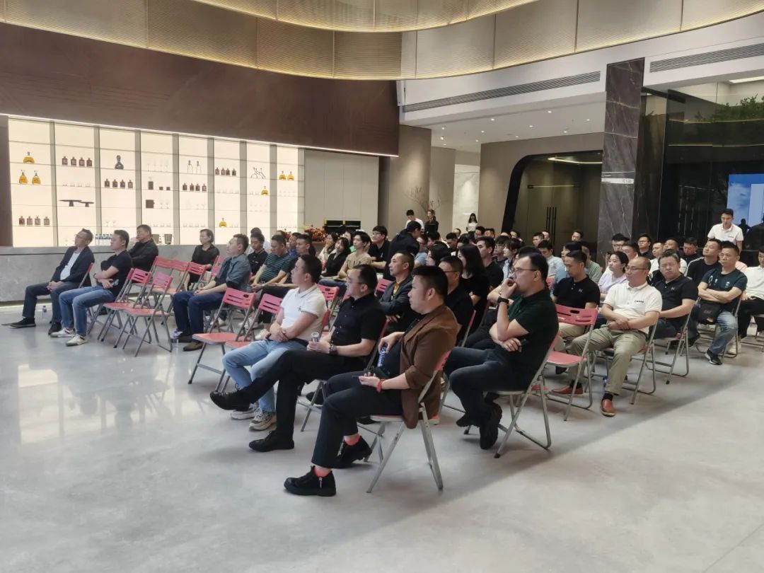 新鷹牌 創未來｜鷹牌“陶瓷+大家居”戰略落地交流會順利舉行！(圖2)