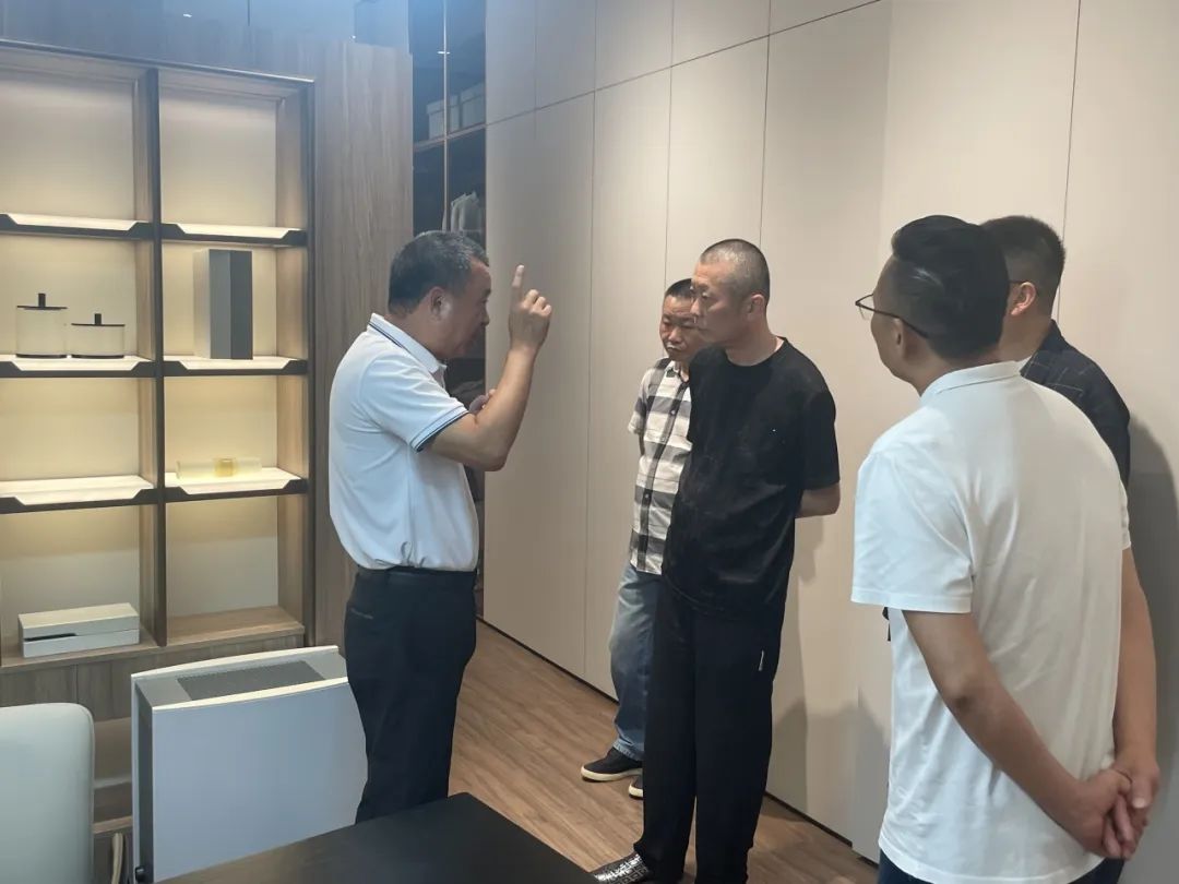 共話家居發展新趨勢｜湖南千思裝飾集團張董一行蒞臨鷹牌總部參觀交流(圖3)
