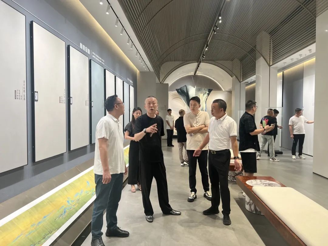 共話家居發展新趨勢｜湖南千思裝飾集團張董一行蒞臨鷹牌總部參觀交流(圖7)