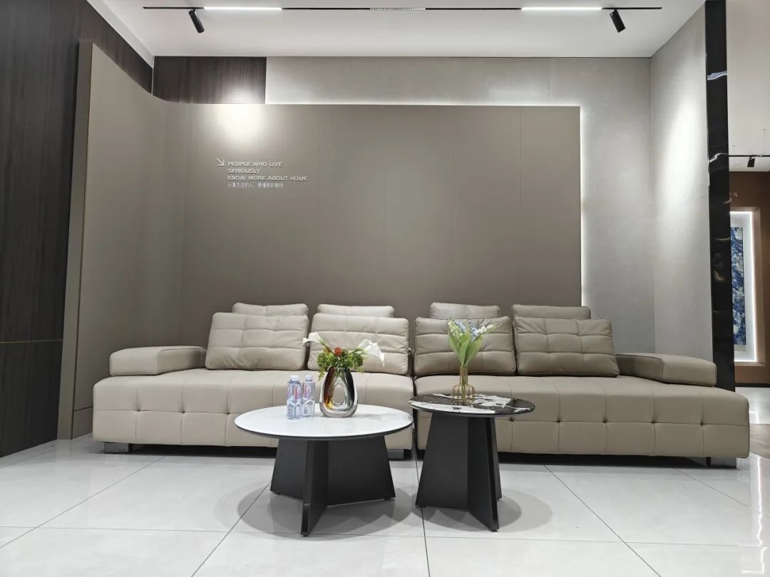 鷹牌50周年 門店風(fēng)采｜河南駐馬店鷹牌旗艦店，讓雅致成為生活的底色(圖10)