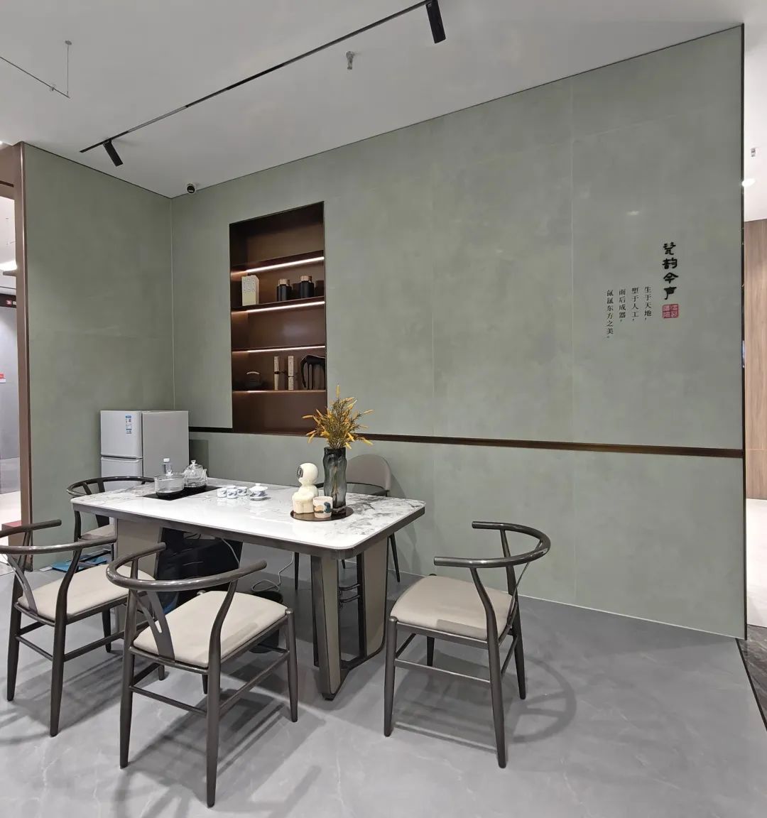 鷹牌50周年 門店風(fēng)采｜河南駐馬店鷹牌旗艦店，讓雅致成為生活的底色(圖8)