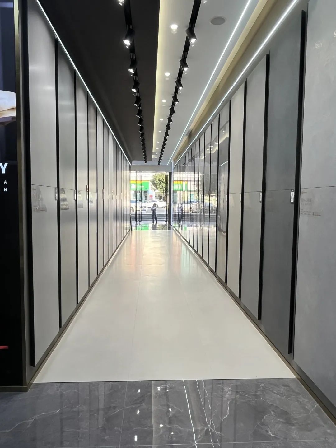 鷹牌50周年 門店風采｜貴州都勻鷹牌旗艦店，以極簡之美，引領空間美學新風尚(圖10)