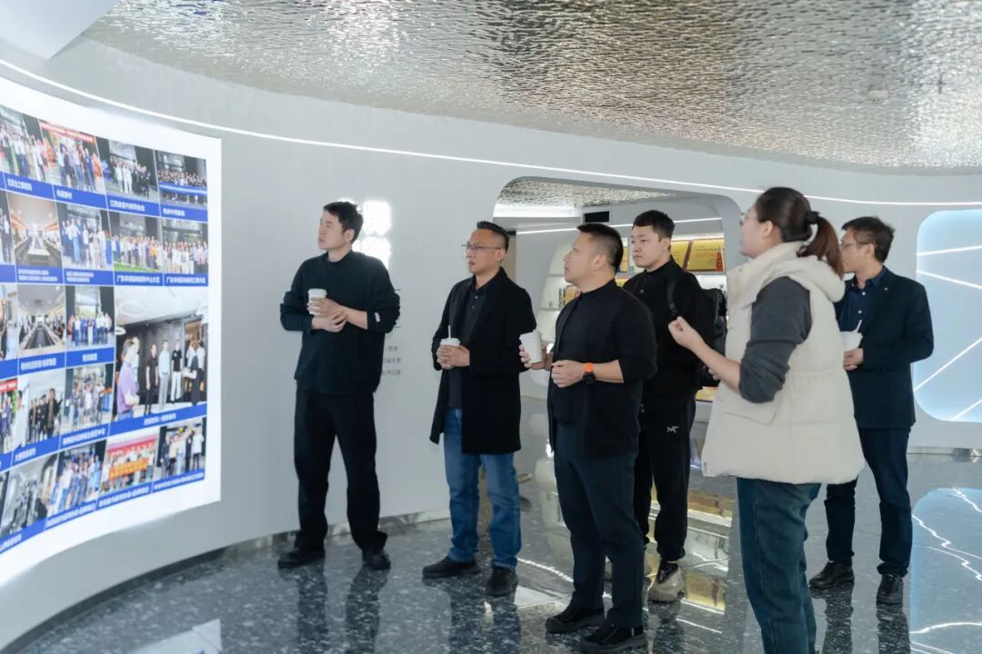 交流互進 共謀發展｜鷹牌集團赴千思裝飾考察交流，共話行業發展新趨勢(圖7)