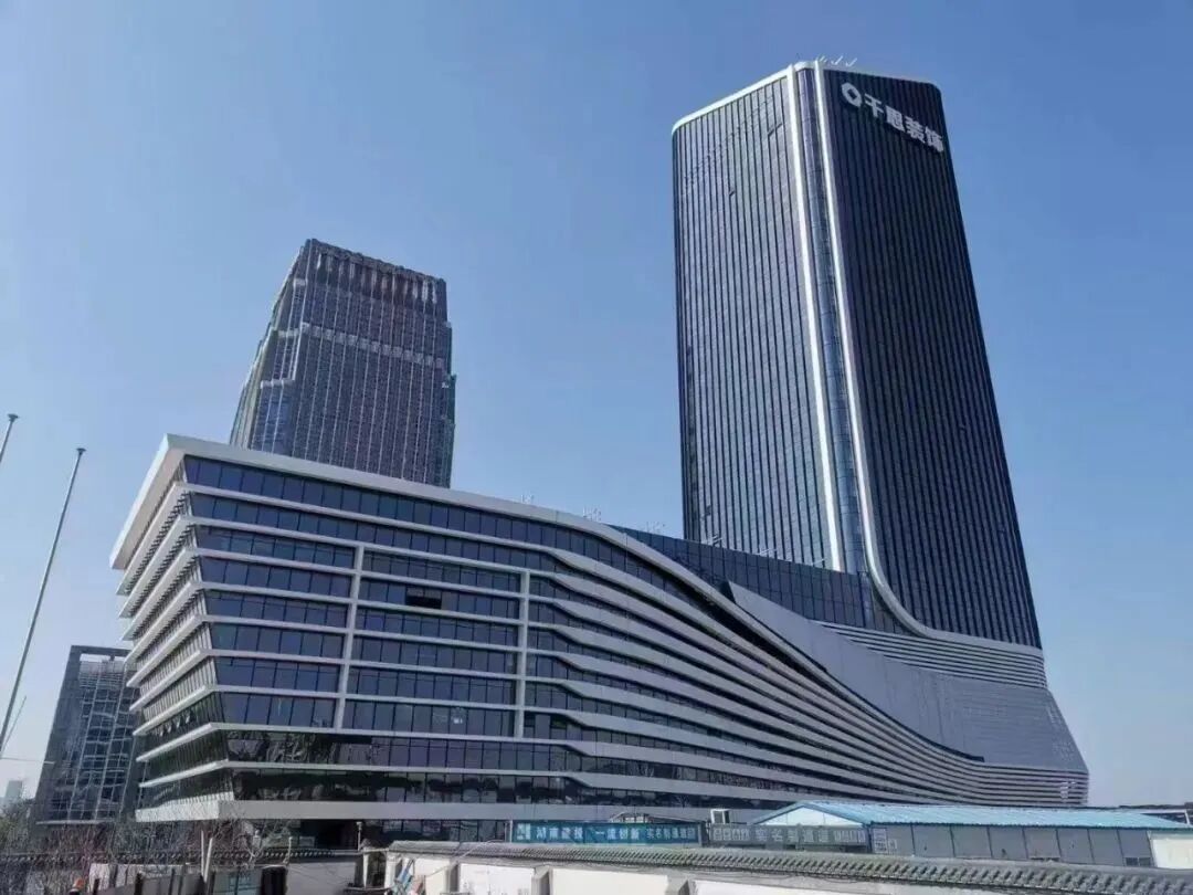 交流互進 共謀發展｜鷹牌集團赴千思裝飾考察交流，共話行業發展新趨勢(圖3)