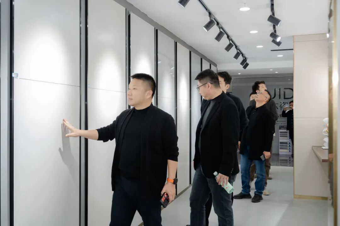 交流互進 共謀發展｜鷹牌集團赴千思裝飾考察交流，共話行業發展新趨勢(圖11)