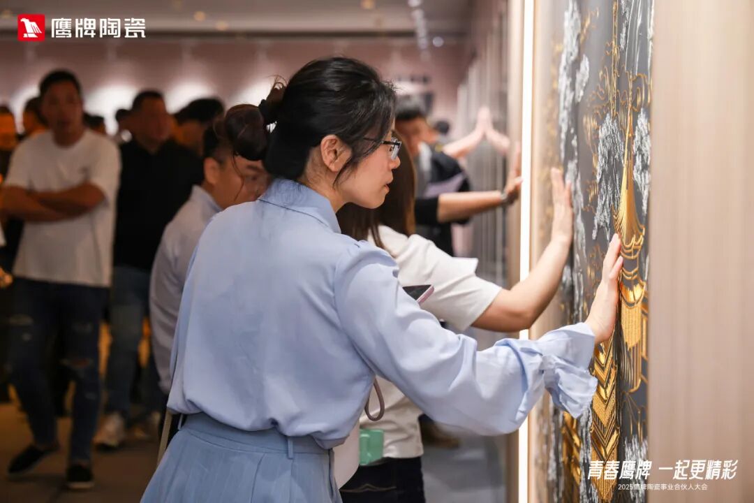 榜樣力量丨鷹牌陶瓷榮獲“2025年度家居領軍品牌”大獎！(圖15)