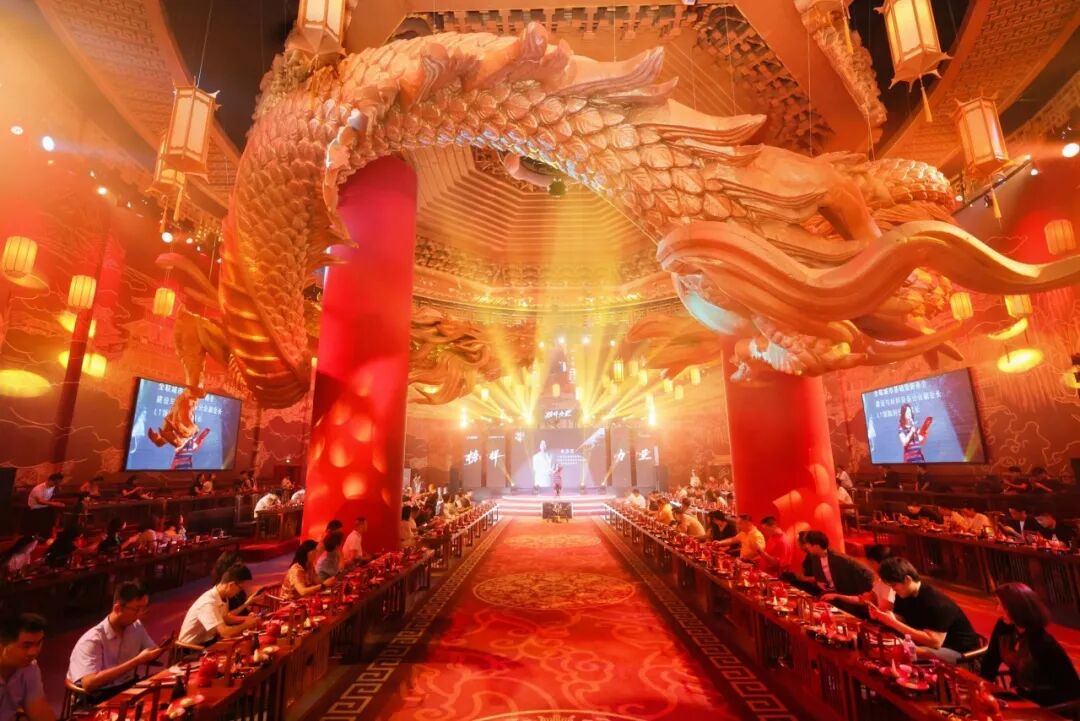 榜樣力量丨鷹牌陶瓷榮獲“2025年度家居領軍品牌”大獎！(圖2)