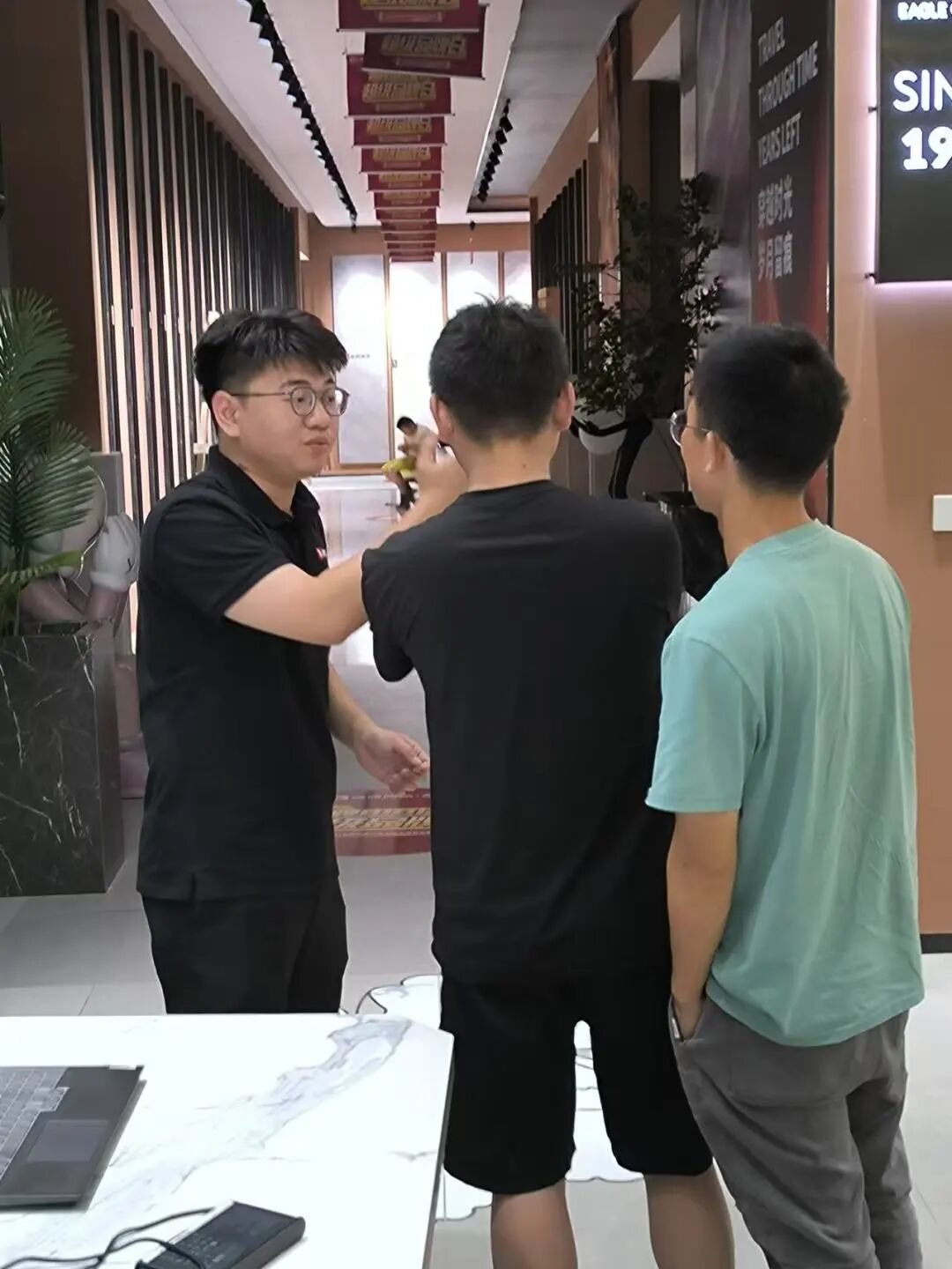 全民擁抱新媒體|品牌營銷戰略升級,鷹牌陶瓷探索全新破局之路(圖10) 全民擁抱新媒體|品牌營銷戰略升級,鷹牌陶瓷探索全新破局之路(圖10)