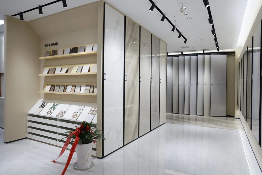 新店開(kāi)業(yè)|鷹牌陶瓷昆明新店盛大開(kāi)業(yè),共赴美學(xué)新境!(圖12) 新店開(kāi)業(yè)|鷹牌陶瓷昆明新店盛大開(kāi)業(yè),共赴美學(xué)新境!(圖12)