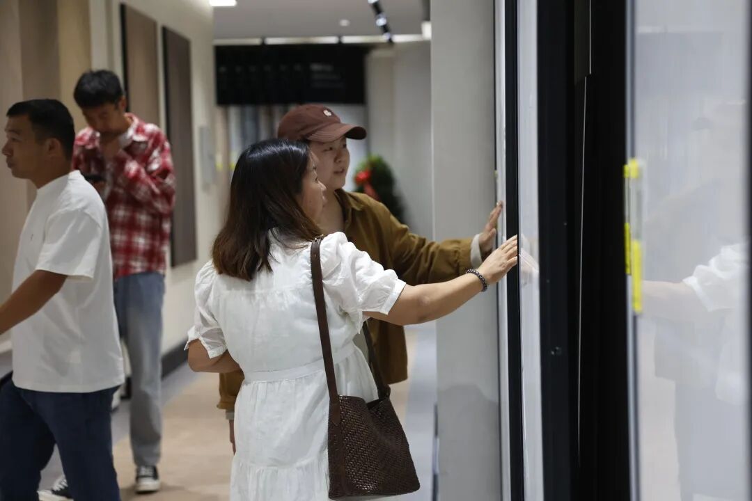 新店開(kāi)業(yè)|鷹牌陶瓷昆明新店盛大開(kāi)業(yè),共赴美學(xué)新境!(圖4) 新店開(kāi)業(yè)|鷹牌陶瓷昆明新店盛大開(kāi)業(yè),共赴美學(xué)新境!(圖4)