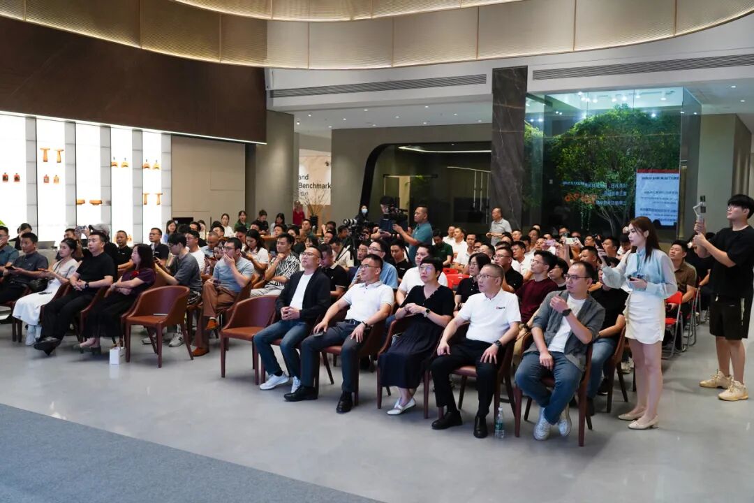 風(fēng)起處，萬(wàn)物生 | 鷹牌新材戰(zhàn)略發(fā)布會(huì)圓滿落幕！(圖3)